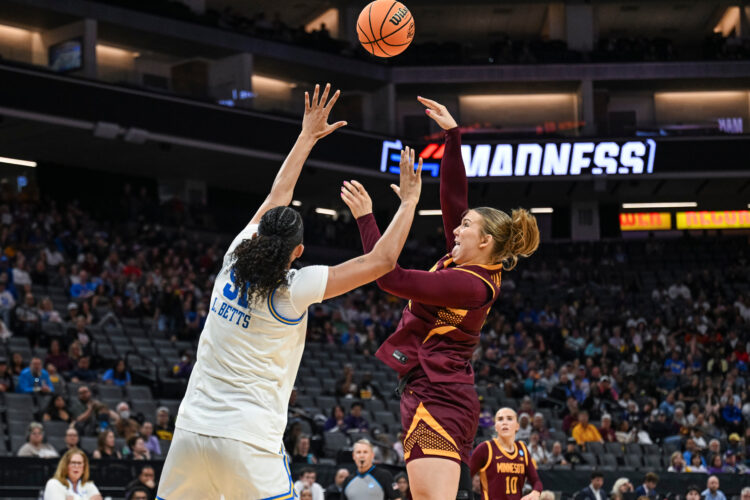 Bruins control 2nd half, top Gophers in Sweet 16